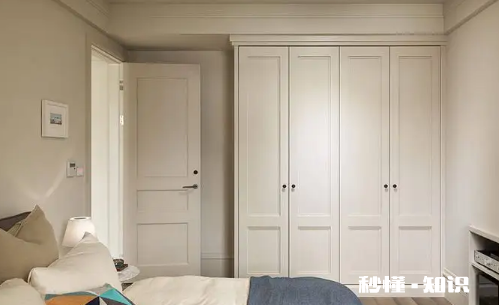 卧室衣柜门用高光还是哑光 卧室衣柜是直角还是转角好看