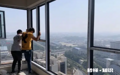 低楼层封阳台用85还是108的 低楼层封阳台需要大玻璃吗