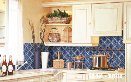 厨房防油贴纸好用吗 厨房防油贴怎么贴不起泡