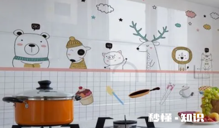 厨房防油贴纸好用吗 厨房防油贴怎么贴不起泡