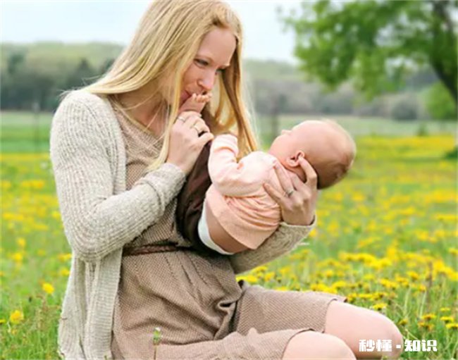 宝宝出生多久可以抱外面 宝宝出生后多久可以抱到外面