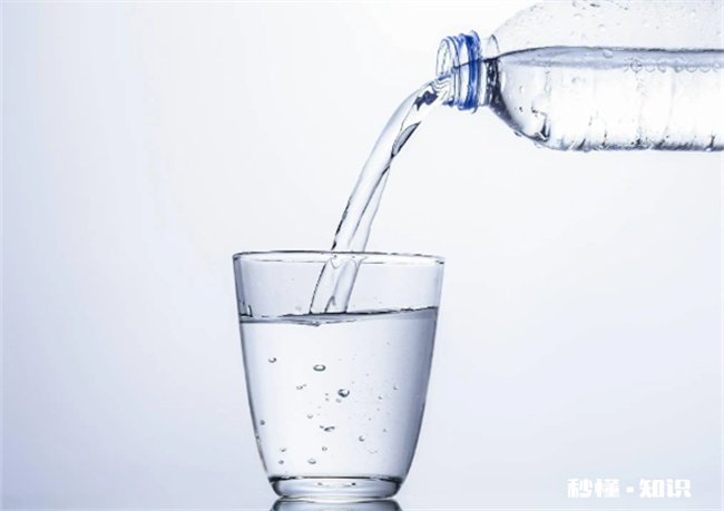 喝凉白开还是桶装水好 喝瓶装水好还是凉白开好