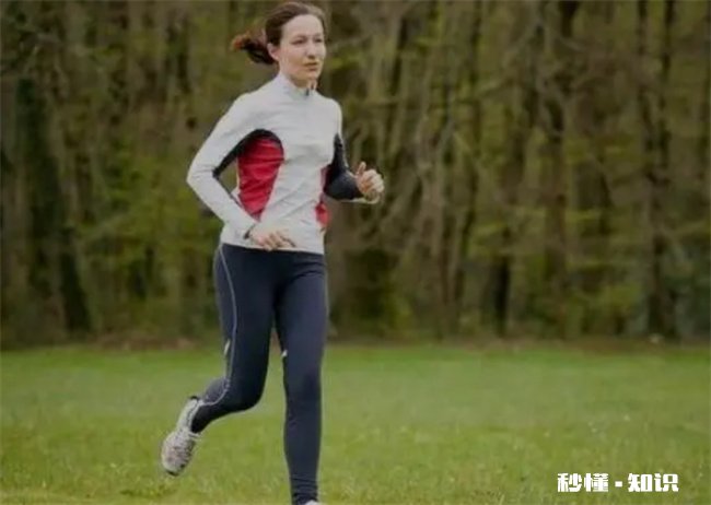 跑步一月能瘦10斤吗 跑步一月能瘦10斤吗女生