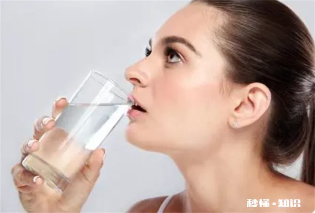 女生喝你喝过的水说明什么 女人喝你喝过的水什么意思