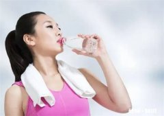 女生喝你喝过的水说明什么 女人喝你喝过的水什么意思