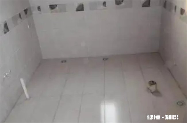 卫生间门是先贴瓷砖还是先安门 卫生间门先安上还是先贴地砖