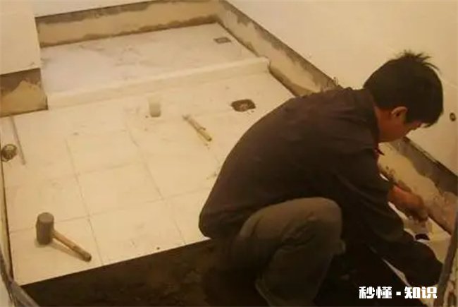 卫生间门是先贴瓷砖还是先安门 卫生间门先安上还是先贴地砖