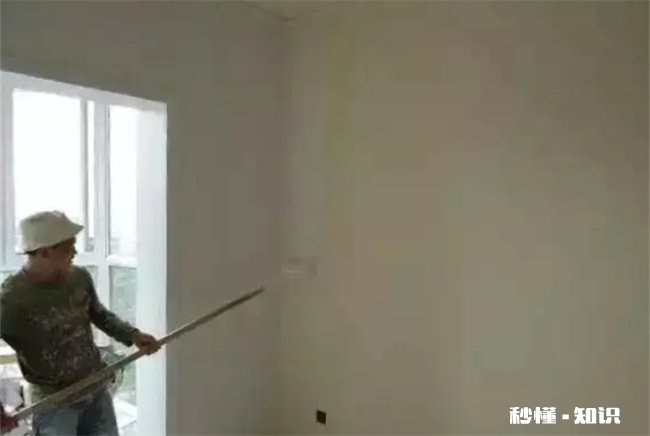 乳胶漆摸起来不光滑正常吗 乳胶漆摸起来不光滑正常吗为什么