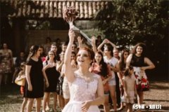 现在参加婚礼一般送多少钱 婚礼一般送多少钱合适