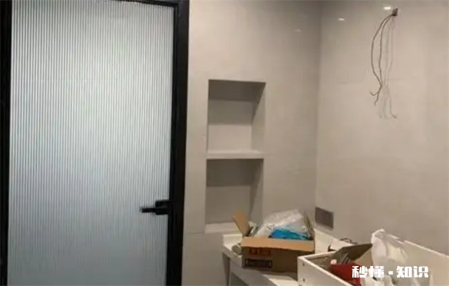 卫生间门玻璃双层磨砂还是单层 卫生间窗户做单层磨砂玻璃还是双层