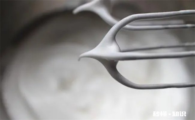 做蛋糕蛋清必须打成奶油状吗 蛋糕的奶油是蛋清打的吗