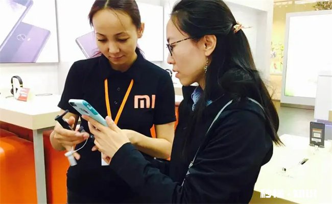 长期在手机店上班有辐射吗 长期在手机店上班有辐射吗女