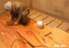 实木地板很多年了可以做翻新吗 用了十几年的实木地板可以翻新吗