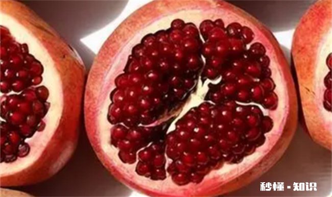 石榴汁和肥皂一起洗为什么变成蓝色 石榴汁碰到肥皂为啥变蓝色