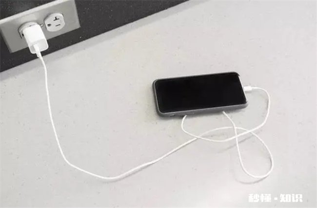 手机放床头充电会不会爆炸 手机放床头充电会爆炸吗