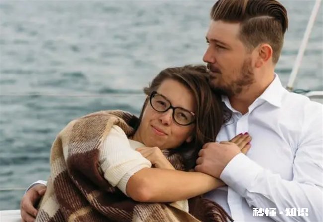 00后男生喜欢90后女生正常吗 00后男生为什么喜欢90后女生