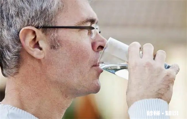 怎样喝水更健康 怎样喝水更健康幼儿园大班