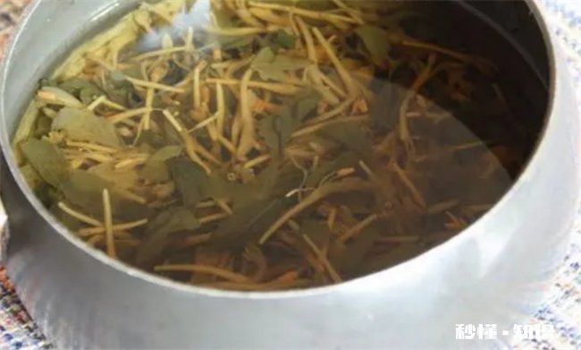 金银花蒸黑了还能喝吗 金银花煮水后变黑