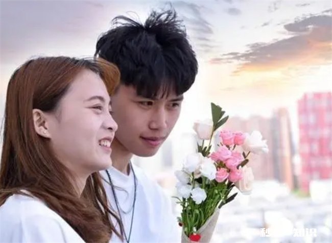 男生掩饰暗恋你的表现有哪些 男生掩饰暗恋你的表现有哪些呢