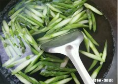 芦蒿焯水还是直接炒 炒蓠蒿焯水吗