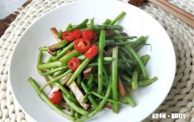 芦蒿焯水还是直接炒 炒蓠蒿焯水吗