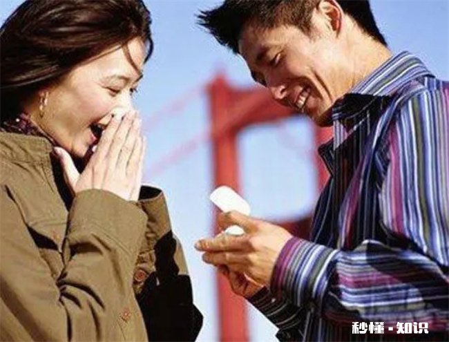 女朋友生气了怎么哄 女朋友生气了怎么哄她开心