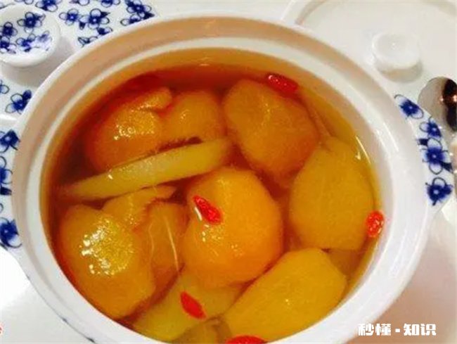 枇杷和什么一起煮止咳效果好 枇杷是生吃止咳还是炖的止咳