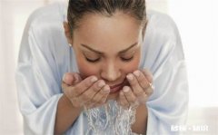 经常洗脸是不是容易老 洗脸巾经常容易发霉