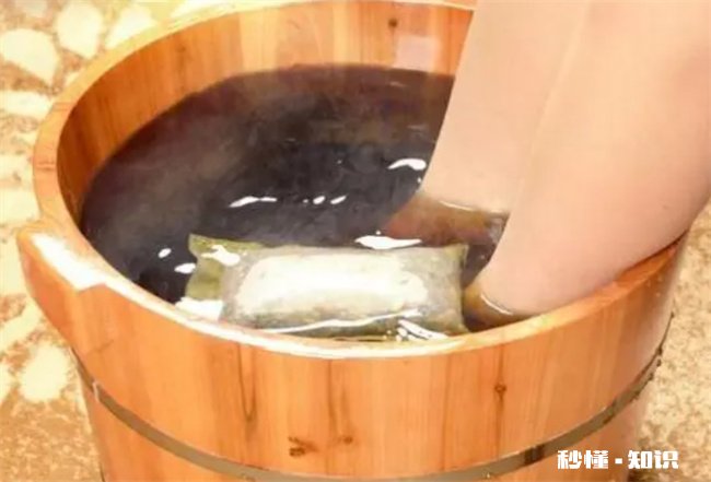 艾草泡脚后还要清水洗吗 艾草泡脚后要用清水洗过吗