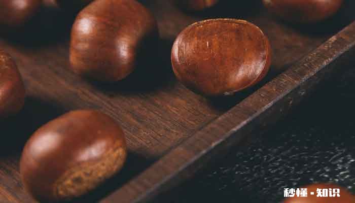 街边上的糖炒栗子是用水煮过的吗 外面的糖炒栗子是怎么做的