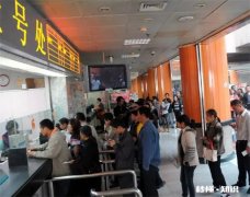 腋下起皮屑是怎么回事 腋下很痒起皮屑发黑怎么回事