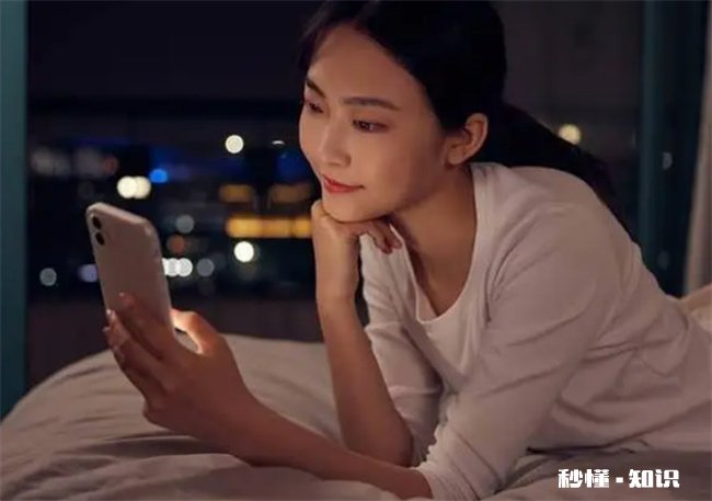 晚上手机放在床头会对头部有影响吗