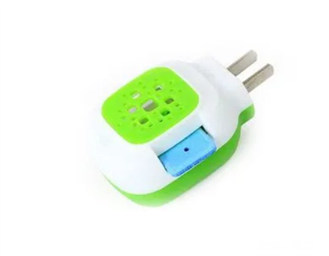 电蚊香片插上电就很热正常吗