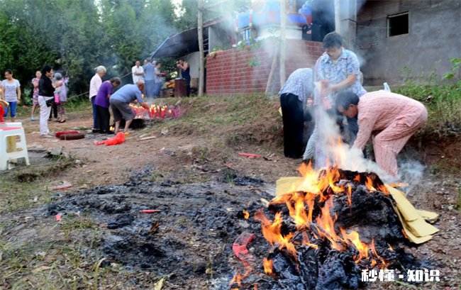 七月半碰到路边烧纸的人好不好