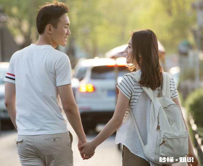 为什么两人独处就想亲亲抱抱