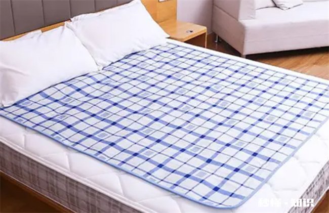 电热毯应该铺在床上哪一层