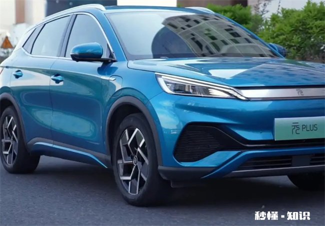 新能源汽车充电能坐车里吗