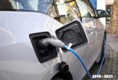 新能源汽车充电能坐车里吗