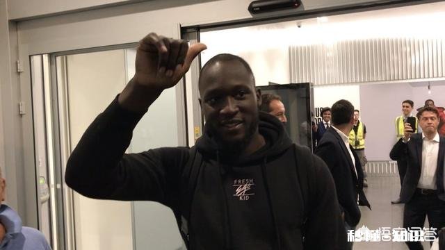 卢卡库已抵达米兰机场，将与国米签约5年！索帅为了扶正拉什福德逼走小魔兽，正确吗