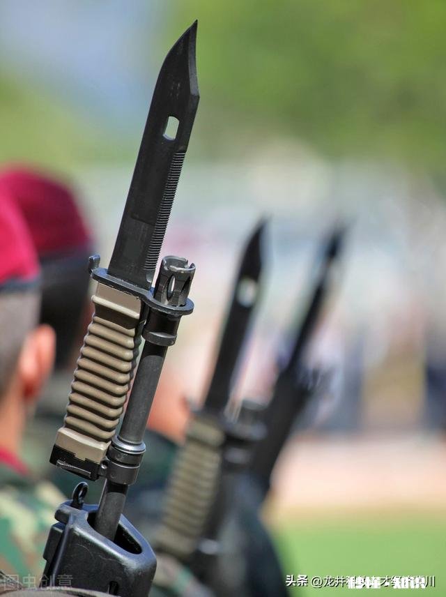 泽连斯基承认赫尔松损失巨大，乌克兰还有无后续之力