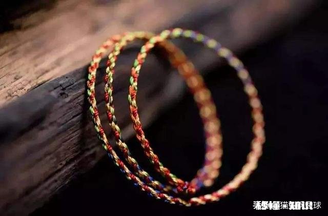 端午安康，你的家乡有系上五彩绳的风俗吗，是什么样的啊，还有其他特别的风俗分享吗