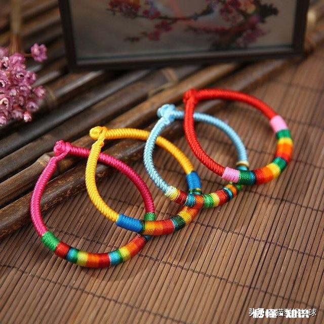 端午安康，你的家乡有系上五彩绳的风俗吗，是什么样的啊，还有其他特别的风俗分享吗