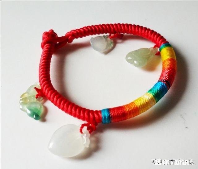 端午安康，你的家乡有系上五彩绳的风俗吗，是什么样的啊，还有其他特别的风俗分享吗