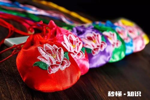 端午安康，你的家乡有系上五彩绳的风俗吗，是什么样的啊，还有其他特别的风俗分享吗