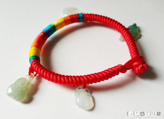 端午安康，你的家乡有系上五彩绳的风俗吗，是什么样的啊，还有其他特别的风俗分享吗