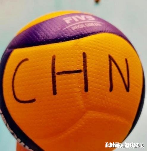 日本估伎重演换女排用球针对欧洲，中国女排刘晏含一喜，李盈莹一忧，您如何看待