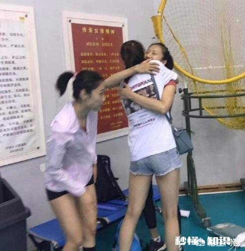 日本估伎重演换女排用球针对欧洲，中国女排刘晏含一喜，李盈莹一忧，您如何看待