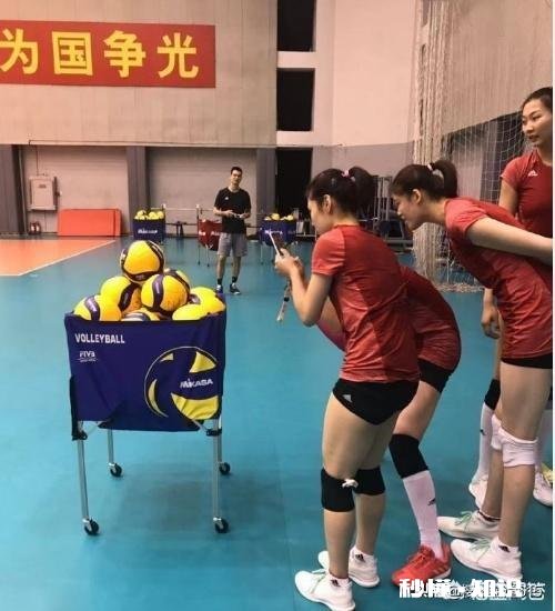 日本估伎重演换女排用球针对欧洲，中国女排刘晏含一喜，李盈莹一忧，您如何看待