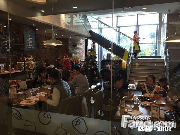 为什么国内电商那么火爆还要开发那么多的商业地产