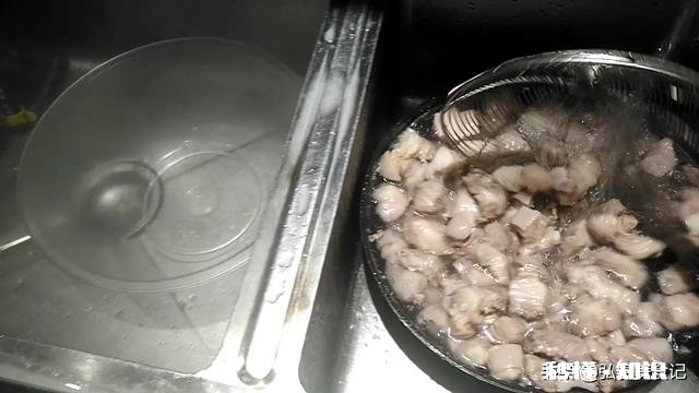 你们在炖羊肉的时候能全部去除那股腥味吗是怎样做的呢